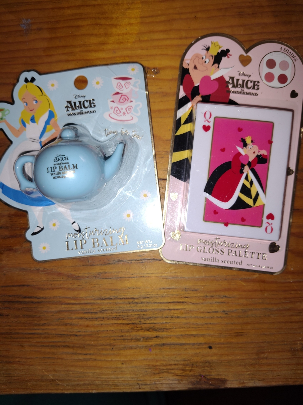 Disney Alice in Wonderland Blue Teapot Lip Balm & Pink Queen Lip Gloss Palette